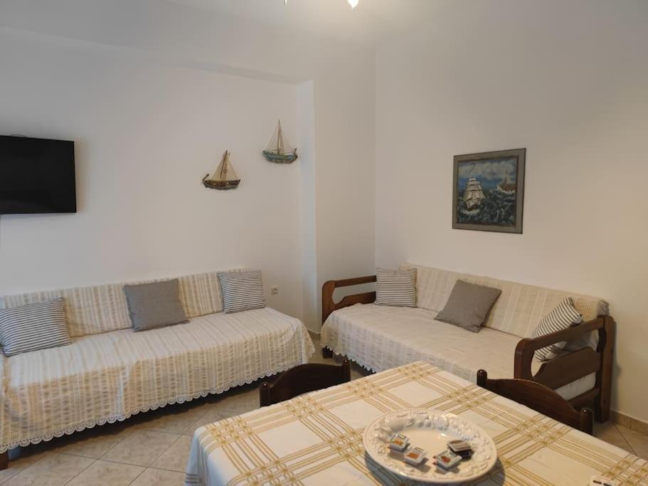 Nianiari House Apartment กิโมลอส ภายนอก รูปภาพ